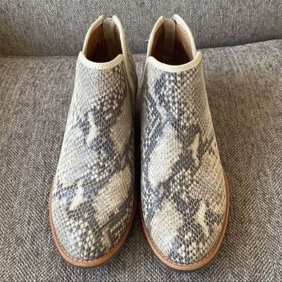 Sofft Abena Cream Leather Snake Print
Comfortable Ankle Boots Women's Size 6 EUC - Picture 2 of 12